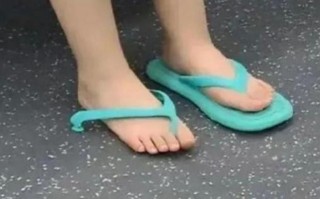 喜欢穿拖鞋出行，喜欢穿拖鞋出行的人