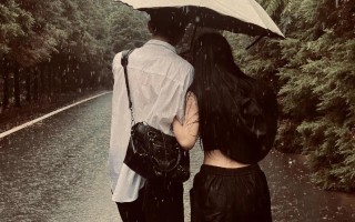 下雨天情侣如何出行安全 - 下雨天情侣如何出行安全注意