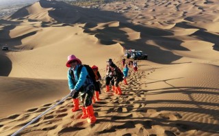 库姆塔格沙漠旅游攻略（库姆塔格沙漠在哪个地方）