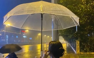 下雨天出行用什么工具防晒（下雨天出行用什么工具防晒好）