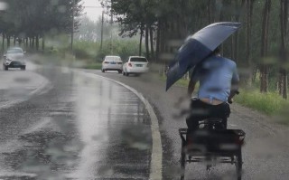 下雨天出行用什么车好呢（下雨天出行必备）