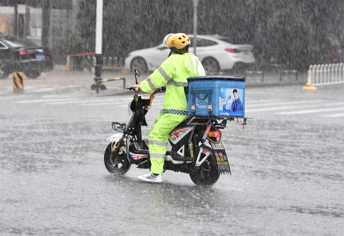 下雨时候冒雨出行 - 出行的时候下雨-第4张图片-微云百科 下雨时候冒雨出行 - 出行的时候下雨-第4张图片-微云百科