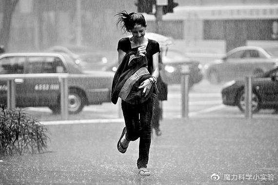 下雨时候冒雨出行 - 出行的时候下雨-第5张图片-微云百科 下雨时候冒雨出行 - 出行的时候下雨-第5张图片-微云百科