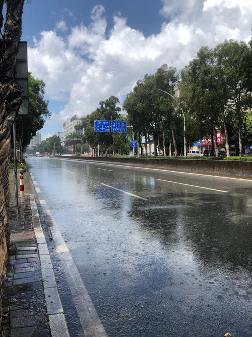 下雨了出行不便(下雨天出门有哪些不便)-第1张图片-微云百科 下雨了出行不便(下雨天出门有哪些不便)-第1张图片-微云百科