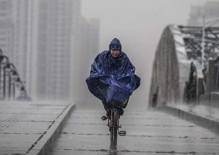 下雨出行也不方便了英文,下雨了不能出去玩了用英语怎么说-第3张图片-微云百科 下雨出行也不方便了英文,下雨了不能出去玩了用英语怎么说-第3张图片-微云百科