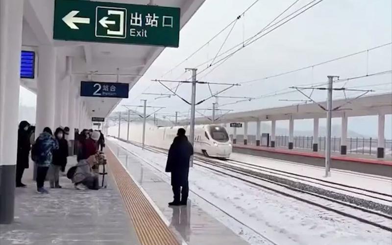 下雪天出行首选(下雪天出行温馨提示图片)-第4张图片-微云百科 下雪天出行首选(下雪天出行温馨提示图片)-第4张图片-微云百科
