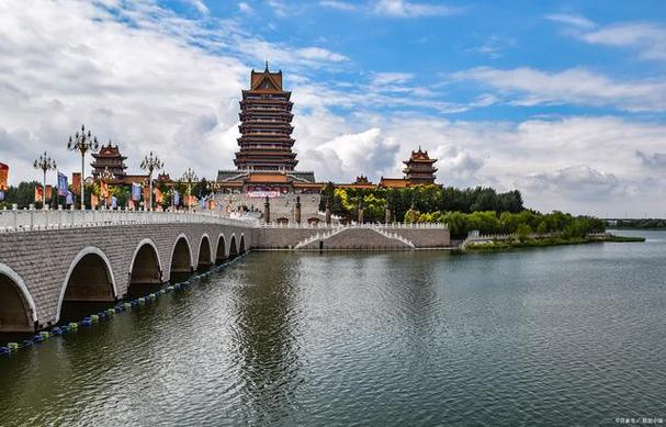 宁夏旅游攻略景点必去,宁夏旅游攻略景点必去月牙泉-第2张图片-微云百科 宁夏旅游攻略景点必去,宁夏旅游攻略景点必去月牙泉-第2张图片-微云百科