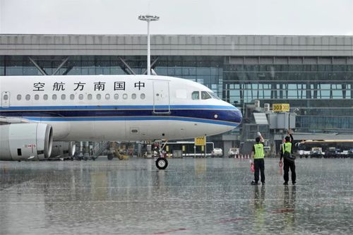 下大雨出行飞机,下大雨飞机会不会延误-第1张图片-微云百科 下大雨出行飞机,下大雨飞机会不会延误-第1张图片-微云百科