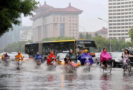 下雨天晚上几点出行合适 - 下雨天晚上开车注意事项-第6张图片-微云百科 下雨天晚上几点出行合适 - 下雨天晚上开车注意事项-第6张图片-微云百科