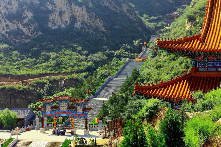 鸡鸣山风景区旅游攻略(鸡鸣山旅游度假村)-第4张图片-微云百科 鸡鸣山风景区旅游攻略(鸡鸣山旅游度假村)-第4张图片-微云百科