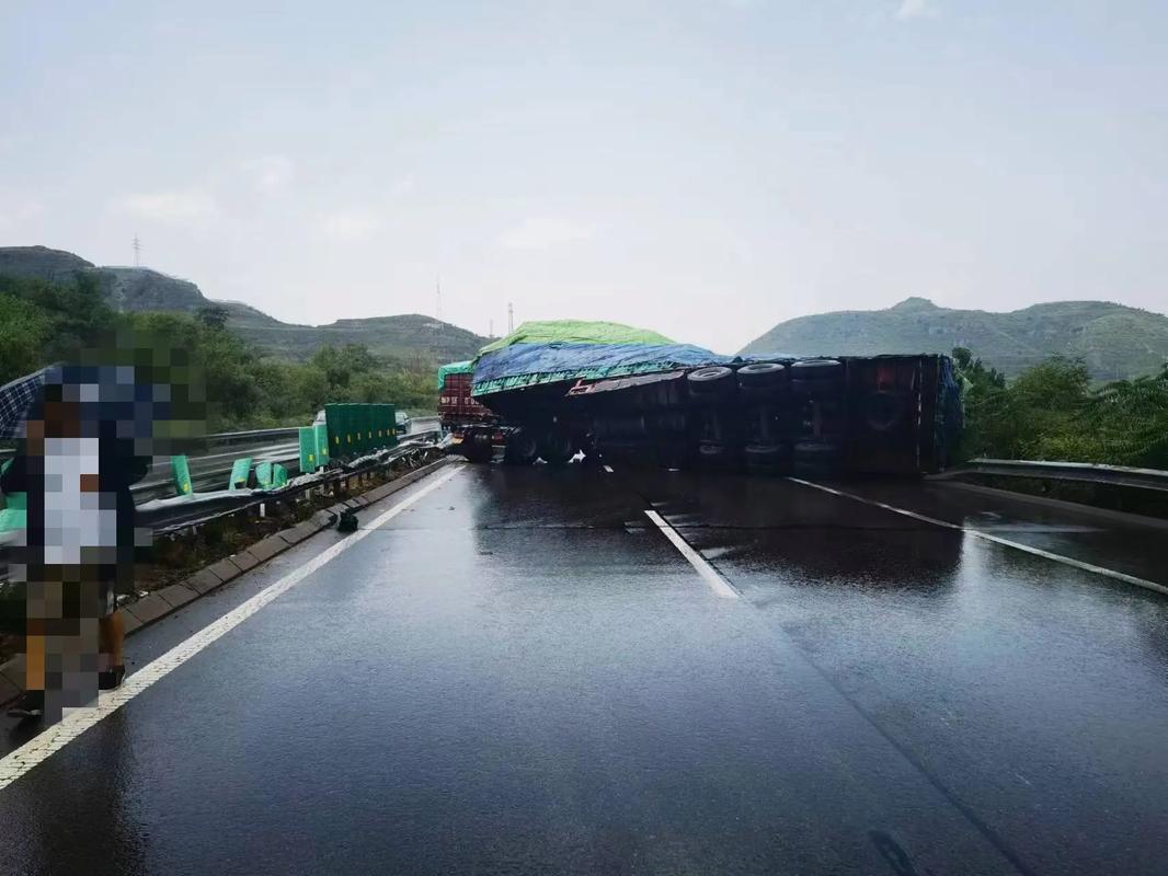 下雨出行上高速 - 下雨上高速要注意什么-第7张图片-微云百科 下雨出行上高速 - 下雨上高速要注意什么-第7张图片-微云百科