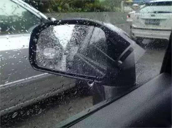下雨天出行路上能开窗吗 - 下雨天可以开车出远门吗-第1张图片-微云百科