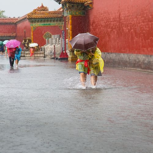 下雨了如何出行(下雨了如何出行英语作文)-第1张图片-微云百科 下雨了如何出行(下雨了如何出行英语作文)-第1张图片-微云百科