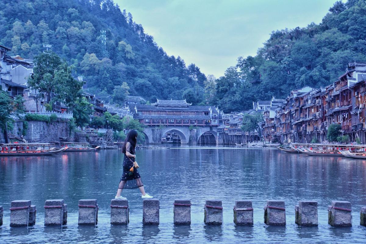 到凤凰古城的旅游攻略(凤凰古城的旅游攻略怎么画)-第3张图片-微云百科 到凤凰古城的旅游攻略(凤凰古城的旅游攻略怎么画)-第3张图片-微云百科