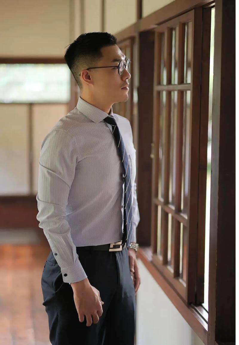 西装帅哥集体出行(西装帅小伙)-第7张图片-微云百科 西装帅哥集体出行(西装帅小伙)-第7张图片-微云百科