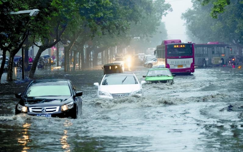 下雨天出行不便有什么事（下雨天不能出门的感言）-第2张图片-微云百科