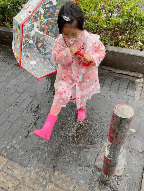 下雨天怎样让父母出行呢 - 下雨天怎么给家长发温馨提示出行-第4张图片-微云百科 下雨天怎样让父母出行呢 - 下雨天怎么给家长发温馨提示出行-第4张图片-微云百科