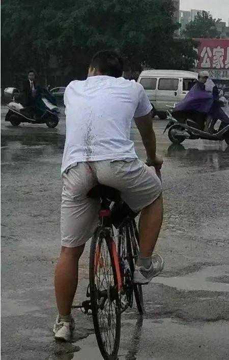 下雨了出行不易（下雨出行不方便）-第6张图片-微云百科