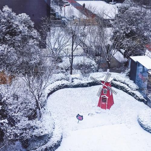 下雪天出行的人的心情(下雪天出行图片)-第2张图片-微云百科 下雪天出行的人的心情(下雪天出行图片)-第2张图片-微云百科
