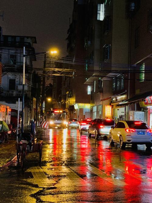 下雨天出行有什么感觉吗 - 下雨天出行的心情说说-第5张图片-微云百科 下雨天出行有什么感觉吗 - 下雨天出行的心情说说-第5张图片-微云百科