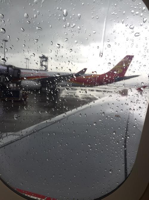 下雨天飞机出行安全吗吗（下雨天飞机安全不）-第7张图片-微云百科