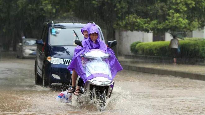 下雨天电瓶车出行怎么办 - 下雨天电动车费电吗-第5张图片-微云百科 下雨天电瓶车出行怎么办 - 下雨天电动车费电吗-第5张图片-微云百科