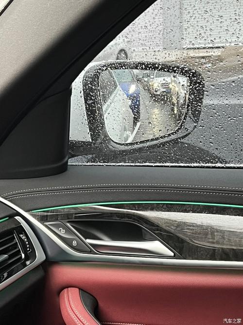 下雨天出行买什么车比较好，下雨天开什么车最安全-第1张图片-微云百科