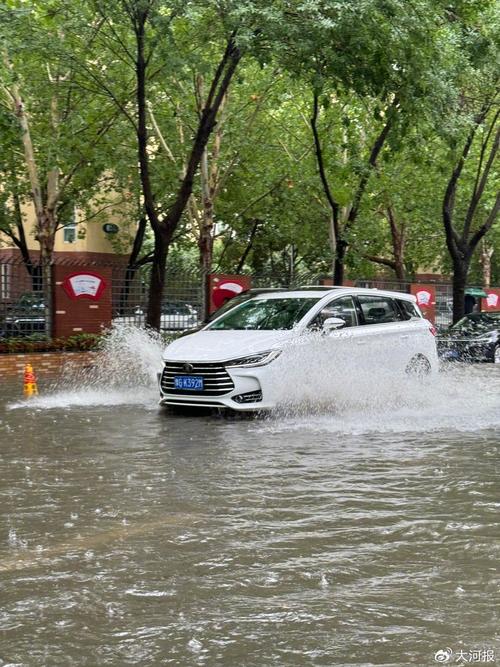 下雨天出行用什么工具车,雨天出行神器-第5张图片-微云百科 下雨天出行用什么工具车,雨天出行神器-第5张图片-微云百科