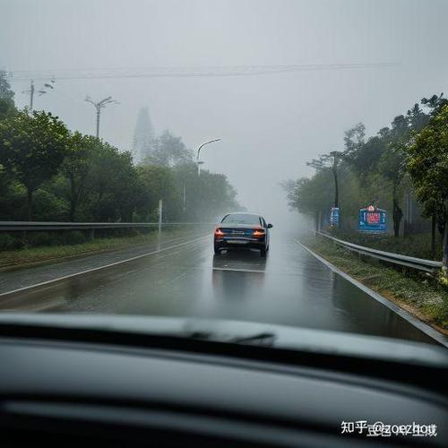 下雨天怎么安全驾车出行，下雨天如何行车安全-第3张图片-微云百科