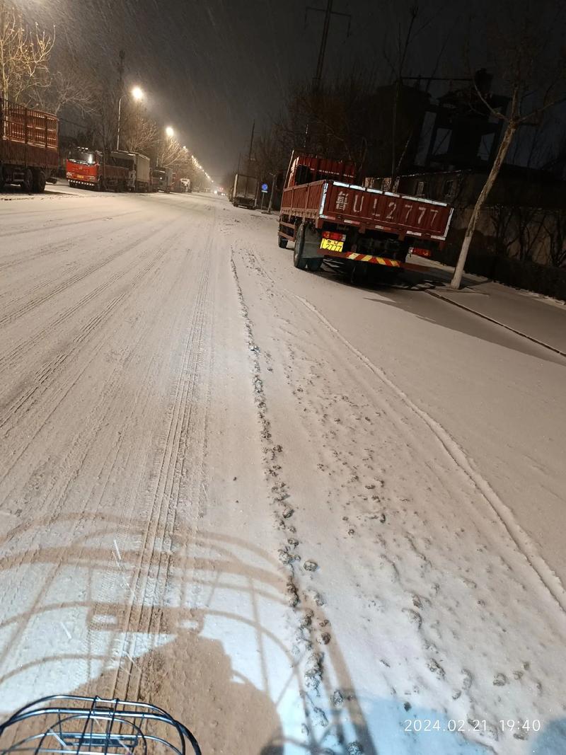 下雪了不易出行（下雪天不能出门说说）-第6张图片-微云百科
