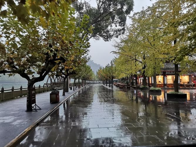 下雨还能出行的地方是哪里,下雨能出门-第2张图片-微云百科 下雨还能出行的地方是哪里,下雨能出门-第2张图片-微云百科