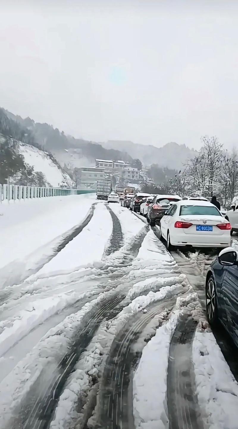 下雪怎么开车出行 - 下雪开车出行注意安全的文案-第7张图片-微云百科