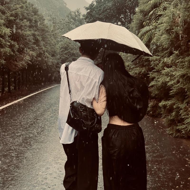下雨天情侣如何出行安全 - 下雨天情侣如何出行安全注意-第1张图片-微云百科
