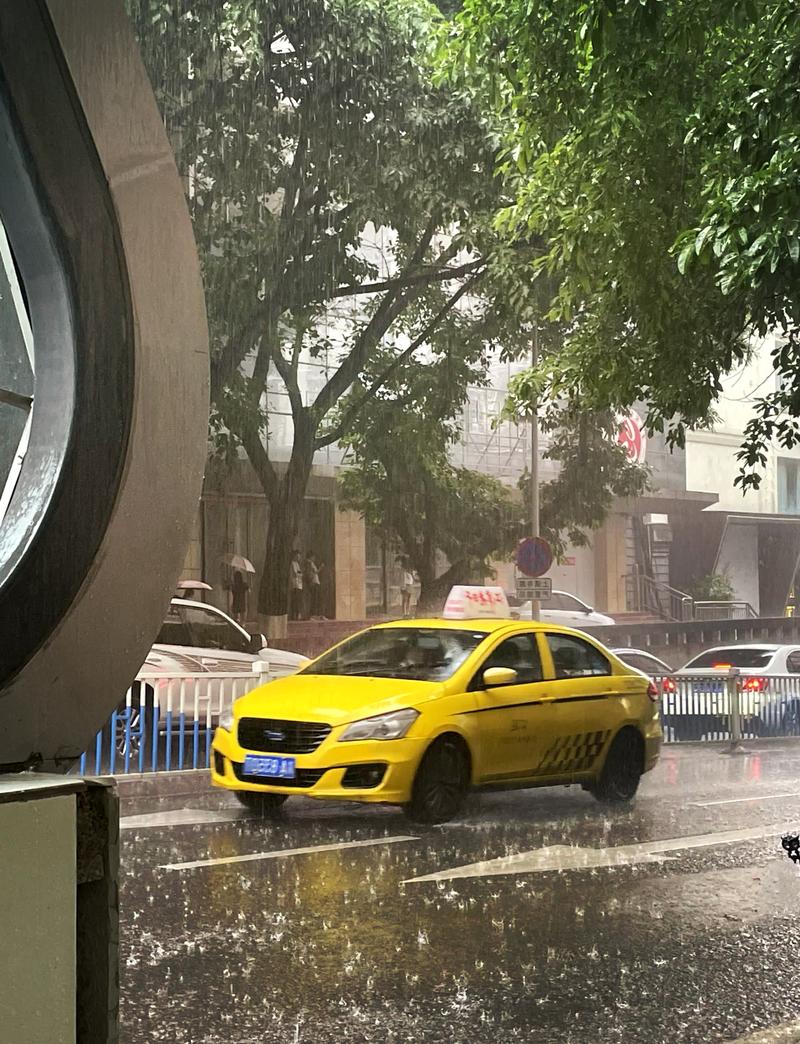 下雨可以出行吗(下雨能不能出去玩)-第1张图片-微云百科 下雨可以出行吗(下雨能不能出去玩)-第1张图片-微云百科