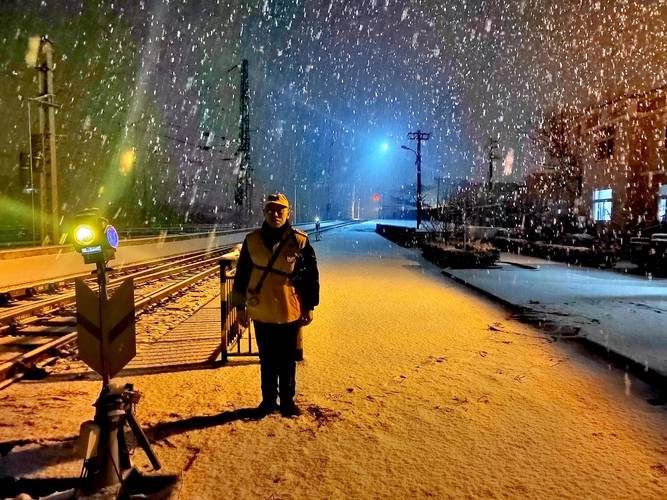 下雪天出行还是下完雪出行(下雪天出门好吗)-第4张图片-微云百科 下雪天出行还是下完雪出行(下雪天出门好吗)-第4张图片-微云百科