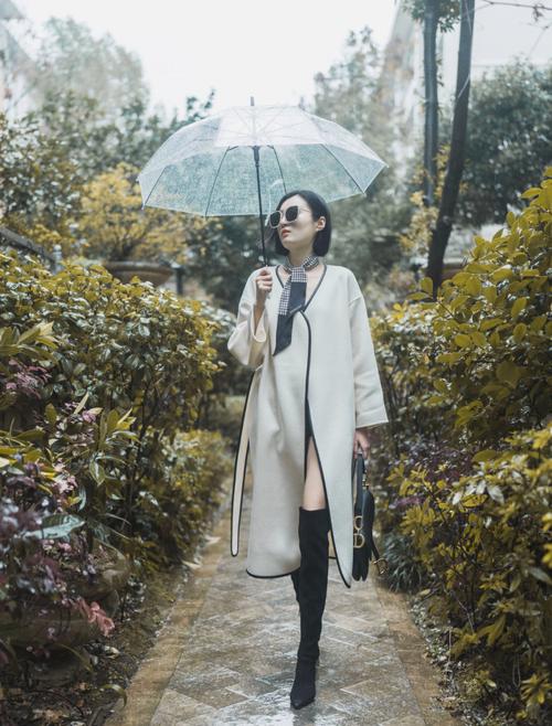 下雨天出行服装搭配（下雨天穿搭）-第1张图片-微云百科